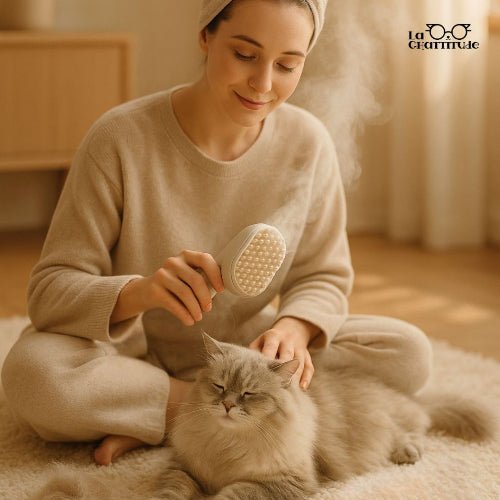 BROSSE POUR CHAT - Brosse à vapeur | VapoBrush™ - La Chattitude